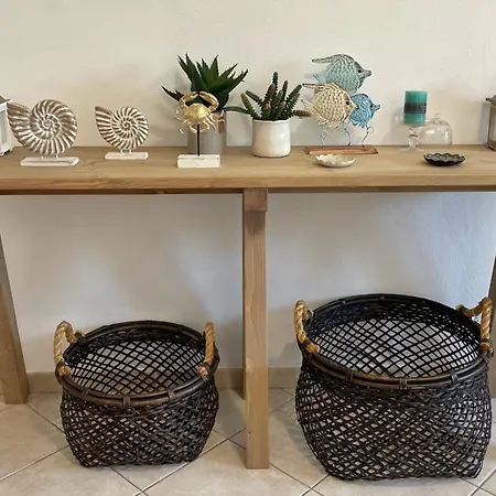 Casa Dei Bucanieri-seaside Garden Apartment