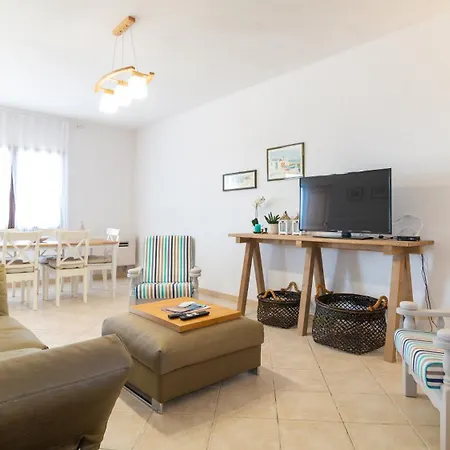 Casa Dei Bucanieri-seaside Garden Apartment