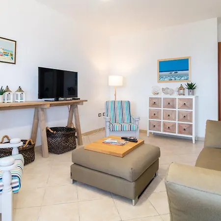 Casa Dei Bucanieri-seaside Garden Apartment