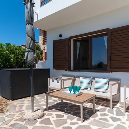 Casa Dei Bucanieri-seaside Garden Apartment Putzu Idu