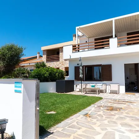 Casa Dei Bucanieri-seaside Garden Apartment